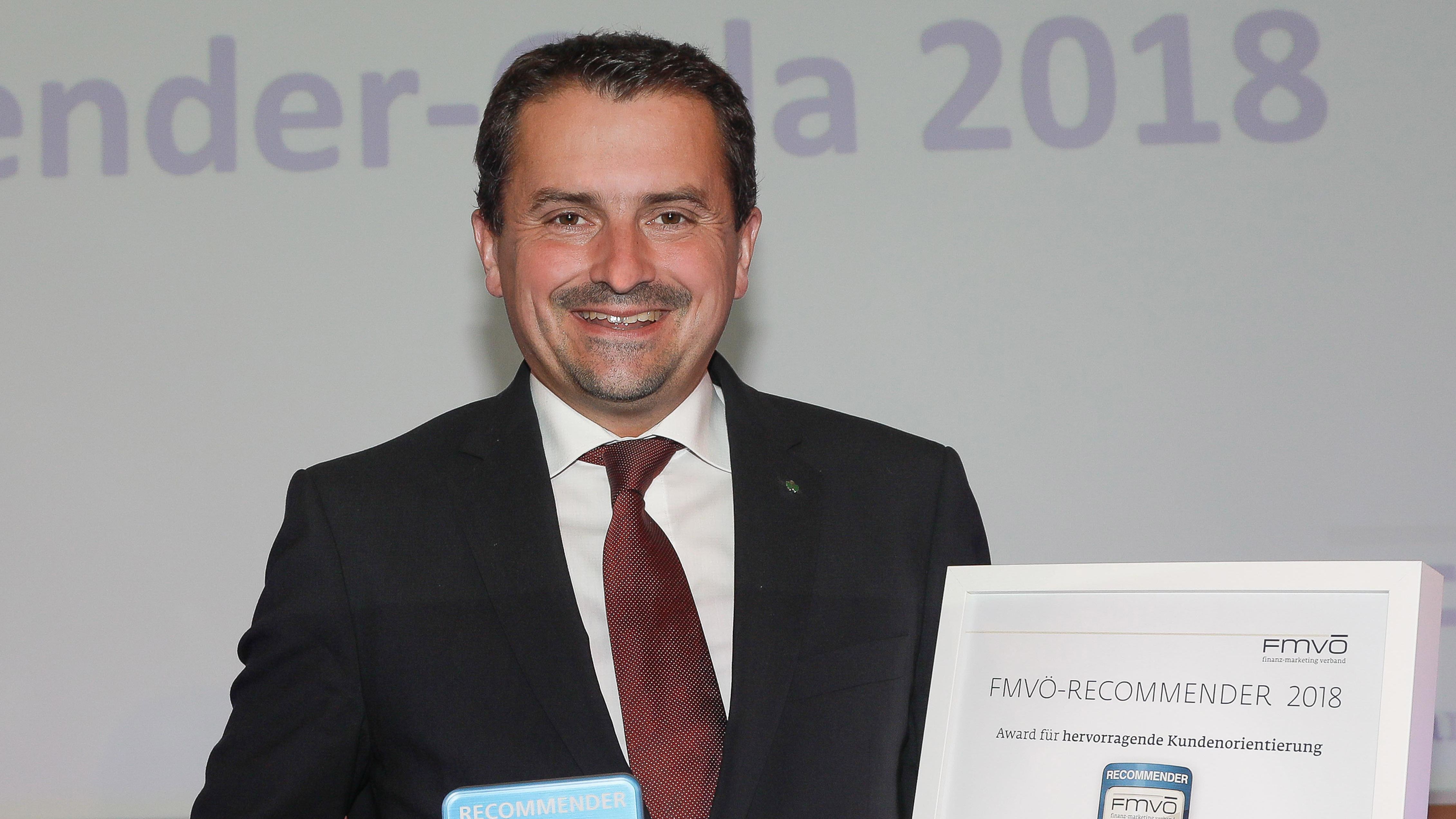 VD MMag. Georg Schneider VD MMag. Georg Schneider nimmt den Recommender Award 2018 entgegen