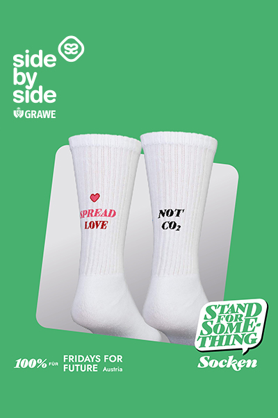 Socken mit Aufdruck Spread Love Not CO2