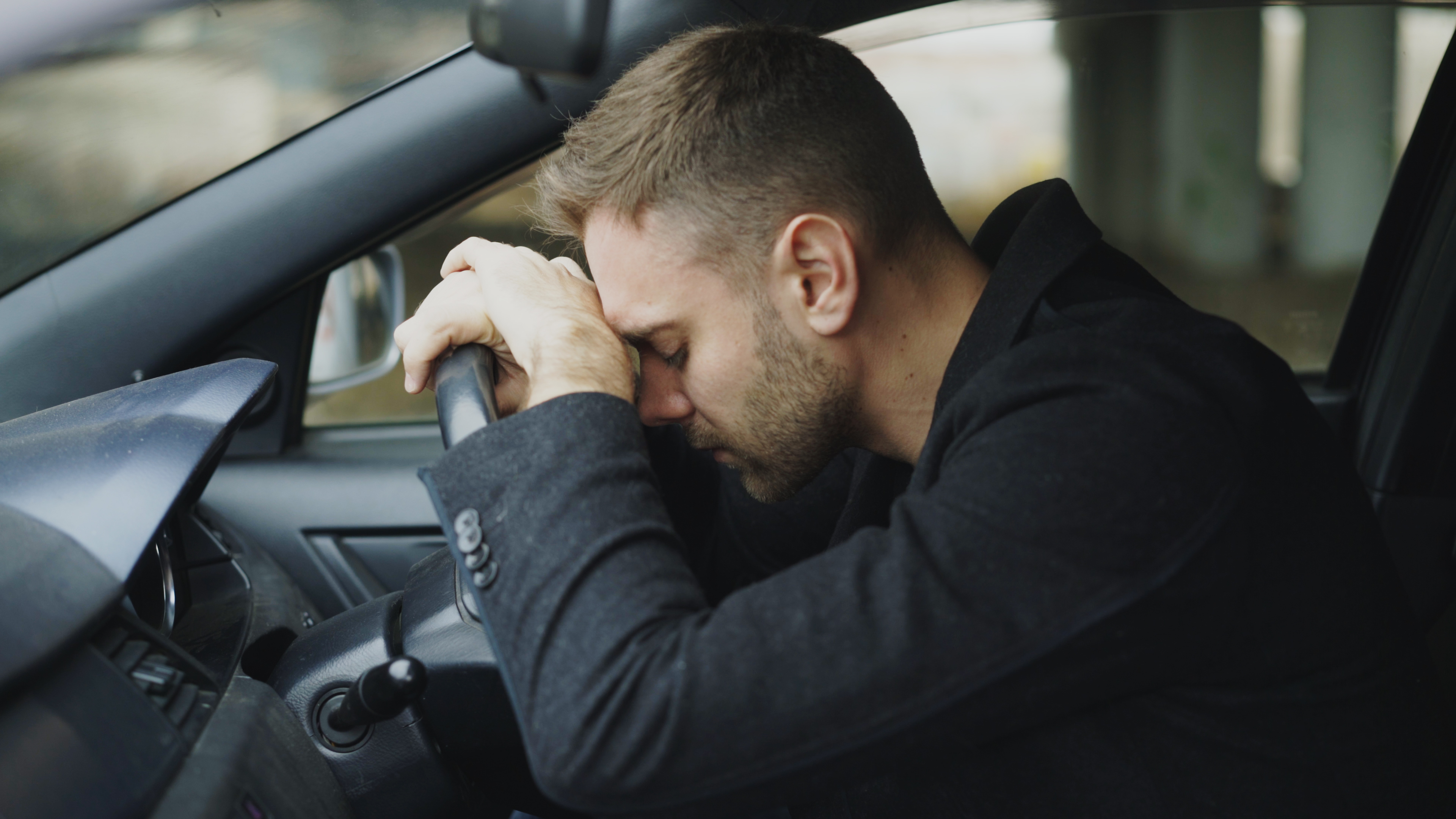 Mann im Auto Mann im Auto