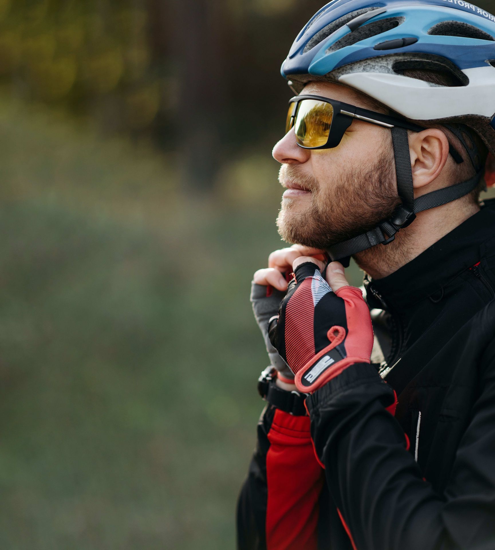 GRAWE UNFALL Radfahrer mit Helm